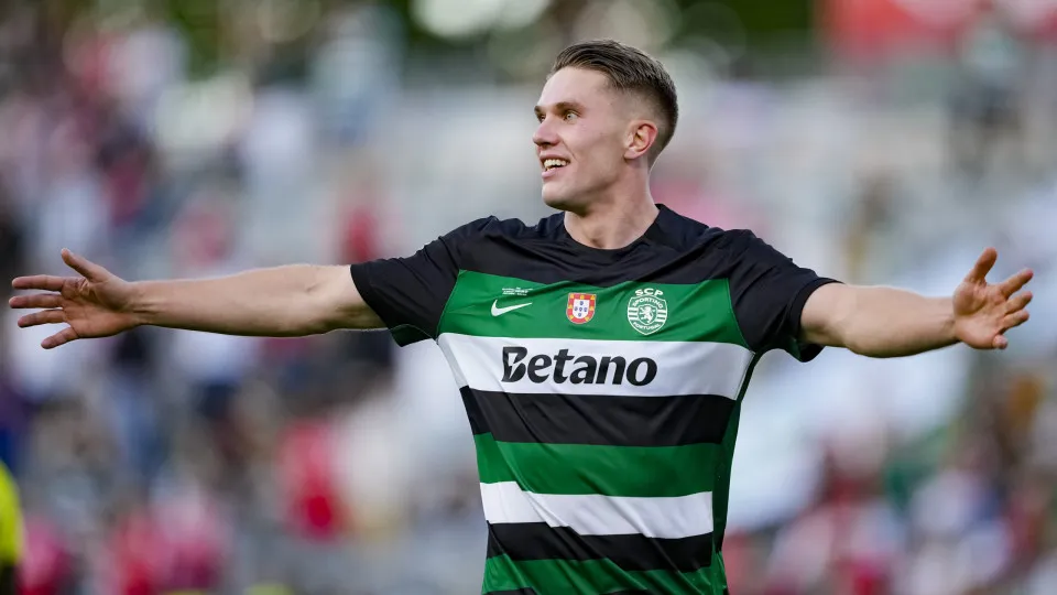 LISBON, PORTUGAL - MAY 25: Viktor Gyokeres of Sporting his team's victory following the Portuguese Cup final match between SL Benfica and Sporting CP at Estadio Nacional do Jamor on May 25, 2025 in Lisbon, Portugal. (Photo by Pedro Loureiro/Eurasia Sport 