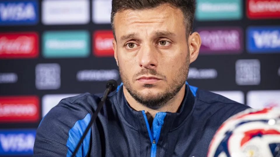 EAST RUTHERFORD, NEW JERSEY - JUNE 14: Head coach Martin Anselmi of FC Porto during the Press Conference ahead of their FIFA Club World Cup 2025 Group A match between FC Porto and SE Palmeiras at MetLife Stadium on June 14, 2025 in East Rutherford, New Je