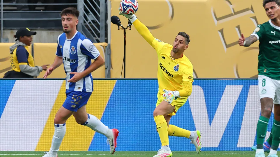 EAST RUTHERFORD, NJ - JUNE 15:  Claudio Ramos #14 of FC Porto during the FIFA Club World Cup Group A game against SE Palmeiras on June 15. 2025 at MetLife Stadium in East Rutherford, New Jersey.  (Photo by Rich Graessle/Icon Sportswire via Getty Images)