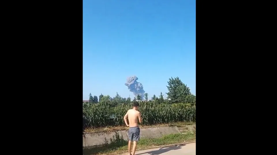 China procura vítimas após explosão em fábrica de fogos-de-artifício