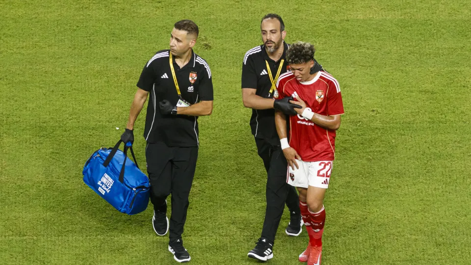 MIAMI GARDENS, FLORIDA - JUNE 14: Emam Ashour of Al Ahly (R) cries as he is substituted due to injury during the FIFA Club World Cup 2025 group A match between Al Ahly FC and Internacional CF Miami at Hard Rock Stadium on June 14, 2025 in Miami Gardens, U