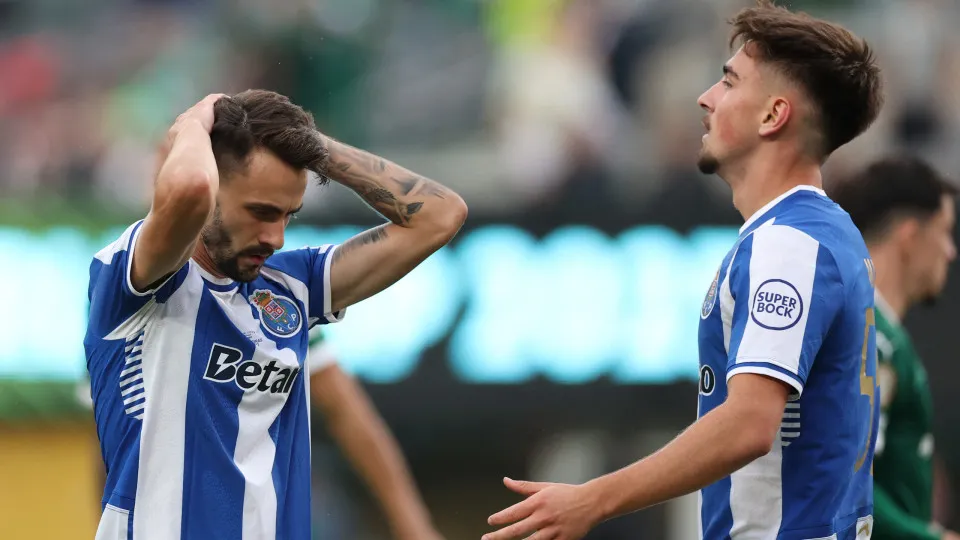 FC Porto's Portuguese midfielder #10 Fabio Vieira reacts next to teammate Portuguese defender #52 Martim Fernandes during the Club World Cup 2025 Group A football match between Brazil's Palmeiras and Portugal's FC Porto at the MetLife stadium East Rutherf