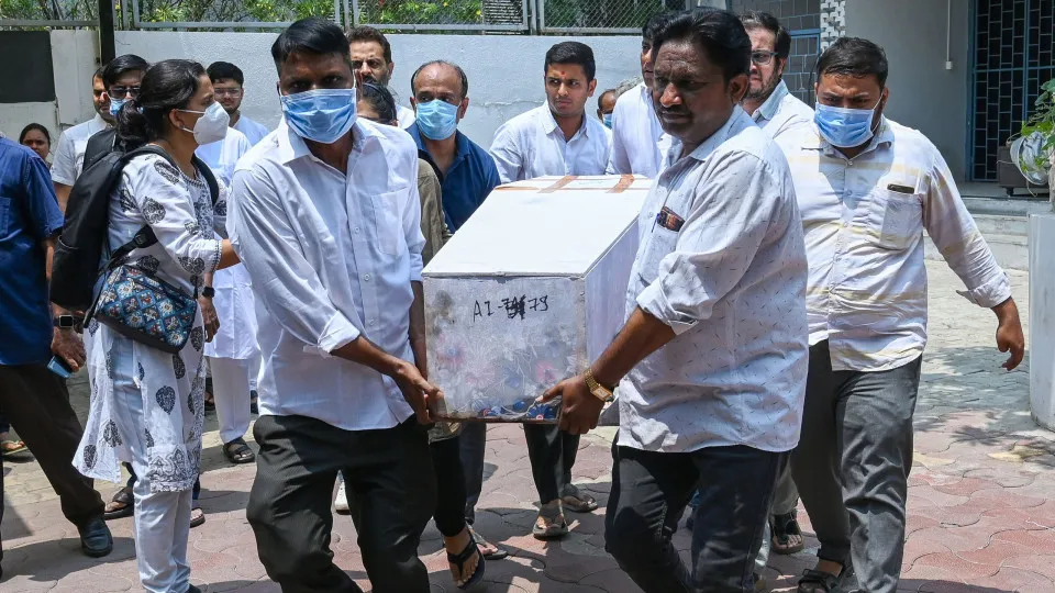 Já começaram os funerais das vítimas da Air India.