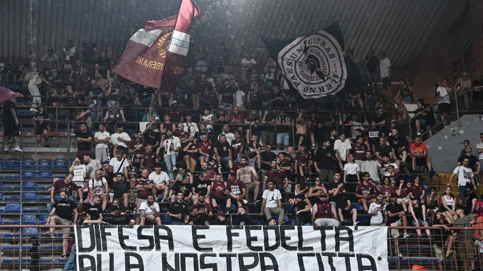 GENOA, ITALY - JUNE 15: fans of US Salernitana during the Serie BKT Playout match between UC Sampdoria and US Salernitana at Stadio Luigi Ferraris on June 15, 2025 in Genoa, Italy. (Photo by Image Photo Agency/Getty Images)