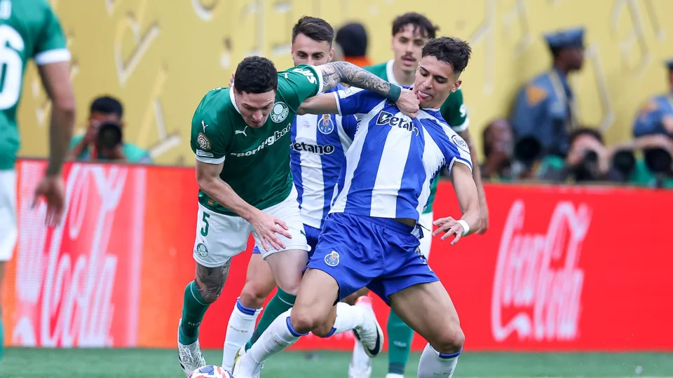EAST RUTHERFORD, NJ - JUNE 15:  Gabri Veiga #17 of FC Porto battles Anibal Moreno #5 of SE Palmeiras  during the first half of the FIFA Club World Cup Group A game on June 15. 2025 at MetLife Stadium in East Rutherford, New Jersey.  (Photo by Rich Graessl