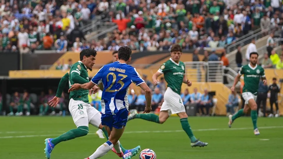 EAST RUTHERFORD, NEW JERSEY - JUNE 15: Joao Mario (23) of FC Porto in action during the FIFA Club World Cup 2025 group A match between Palmeiras and Porto on Sunday night, June 15, 2025, at MetLife Stadium, in East Rutherford, New Jersey, United States. (