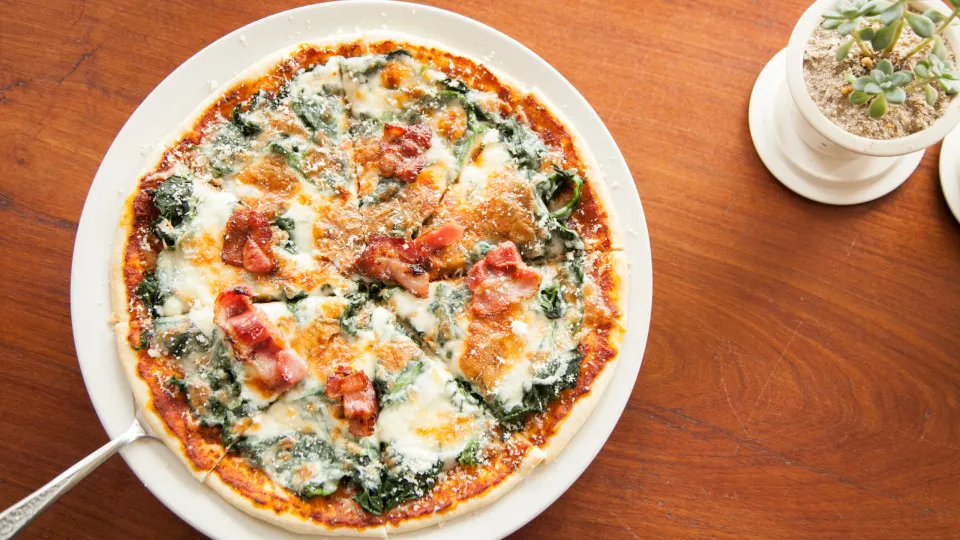 pizza, bacon, espinafres