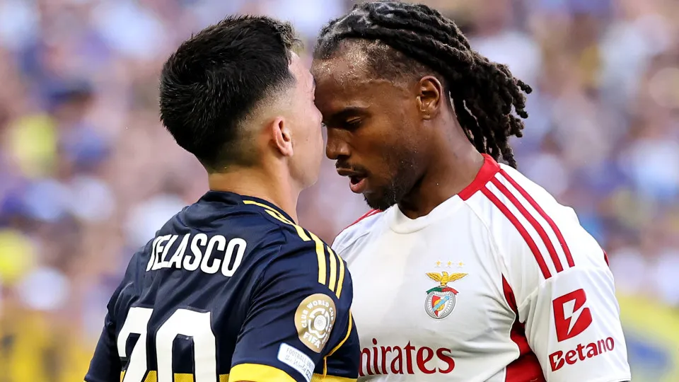 MIAMI GARDENS, FLORIDA - JUNE 16: Alan Velasco #20 of CA Boca Juniors confronts Renato Sanches #85 of SL Benfica during the FIFA Club World Cup 2025 group C match between CA Boca Juniors and SL Benfica at Hard Rock Stadium on June 16, 2025 in Miami Garden