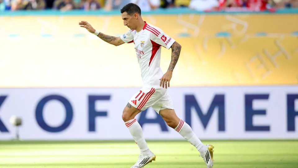 MIAMI GARDENS, FLORIDA - JUNE 16: Angel Di Maria #11 of SL Benfica celebrates scoring his team's first goal during the FIFA Club World Cup 2025 group C match between CA Boca Juniors and SL Benfica at Hard Rock Stadium on June 16, 2025 in Miami Gardens, Fl