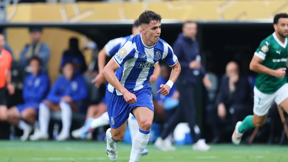 EAST RUTHERFORD, NJ - JUNE 15: Gabri Veiga #17 of FC Porto during the FIFA Club World Cup Group A game against SE Palmeiras on June 15. 2025 at MetLife Stadium in East Rutherford, New Jersey.  (Photo by Rich Graessle/Icon Sportswire via Getty Images)
