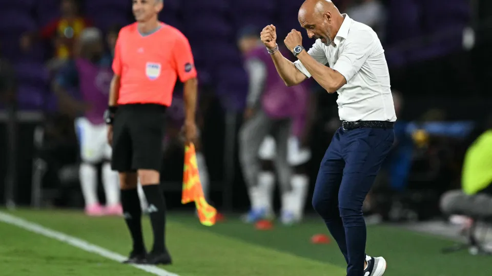 Mamelodi Sundowns' Portuguese head coach Miguel Cardoso gestures during the FIFA Club World Cup 2025 Group F football match between South Korea's Ulsan HD and South Africa's Mamelodi Sundowns at the Inter&Co stadium in Orlando on June 17, 2025. (Photo by 