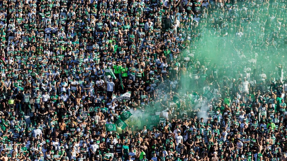 OEIRAS, PORTUGAL - 2025/05/25: Sporting CP supporters have fun during the Portuguese Cup 2024/2025 - Final match between SL Benfica and Sporting CP at Estadio Nacional. (Final score: SL Benfica 1 - 3 Sporting CP). (Photo by David Martins/SOPA Images/Light