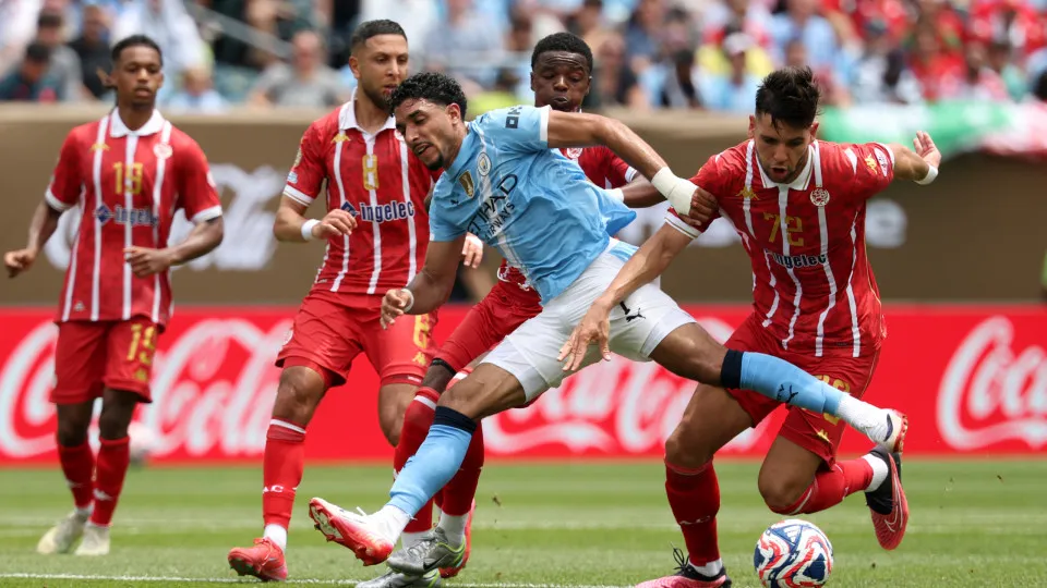 PHILADELPHIA, PENNSYLVANIA - JUNE 18: Marmoush Omar #7 of Manchester City battles for possession with Guilherme Ferreira #72 of Wydad AC during the FIFA Club World Cup 2025 group G match between Manchester City FC and Wydad AC at Lincoln Financial Field o