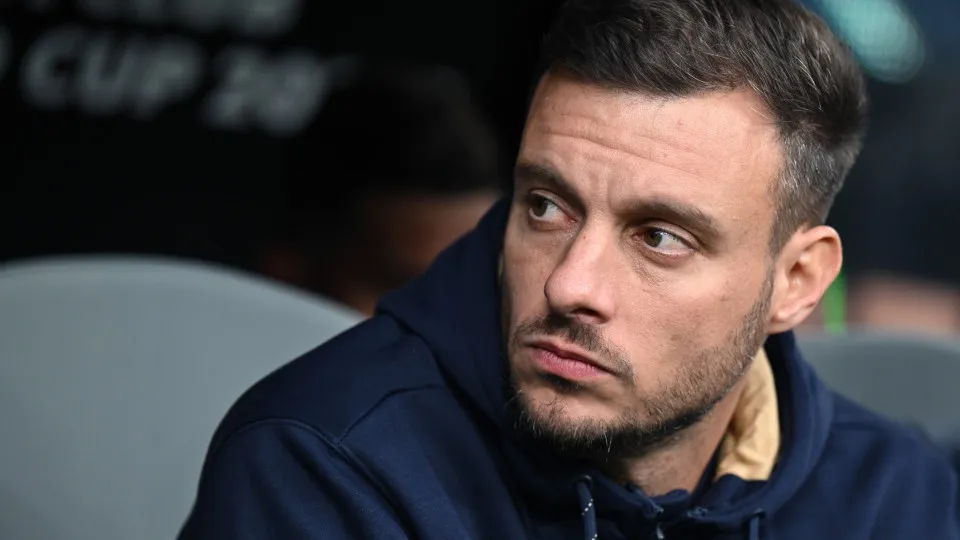 EAST RUTHERFORD, NEW JERSEY - JUNE 15:  Martin Anselmi of FC Porto coach in the bench during the FIFA Club World Cup 2025 group A match between SE Palmeiras and FC Porto at MetLife Stadium on June 15, 2025 in East Rutherford, New Jersey. (Photo by Image P