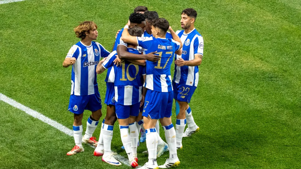 ATLANTA, GEORGIA - JUNE 19: FC Porto players celebrate a goal during the first half FIFA Club World Cup 2025 group A match between Internacional CF Miami and FC Porto at Mercedes-Benz Stadium on June 19, 2025 in Atlanta, Georgia. (Photo by Andrew J. Clark