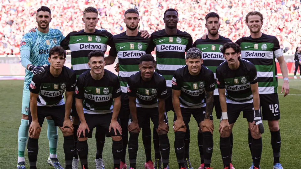 LISBON, PORTUGAL - MAY 10: (L-R) Goalkeeper Rui Silva, Viktor Gyokeres, Zeno Debast, Ousmane Diomande, Gonçalo Inacio, Morten Hjulmand, Eduardo Quaresma, Pedro Gonçalves, Geny Catamo, Maximiliano Araujo and Francisco Trincão of Sporting pose for a team ph