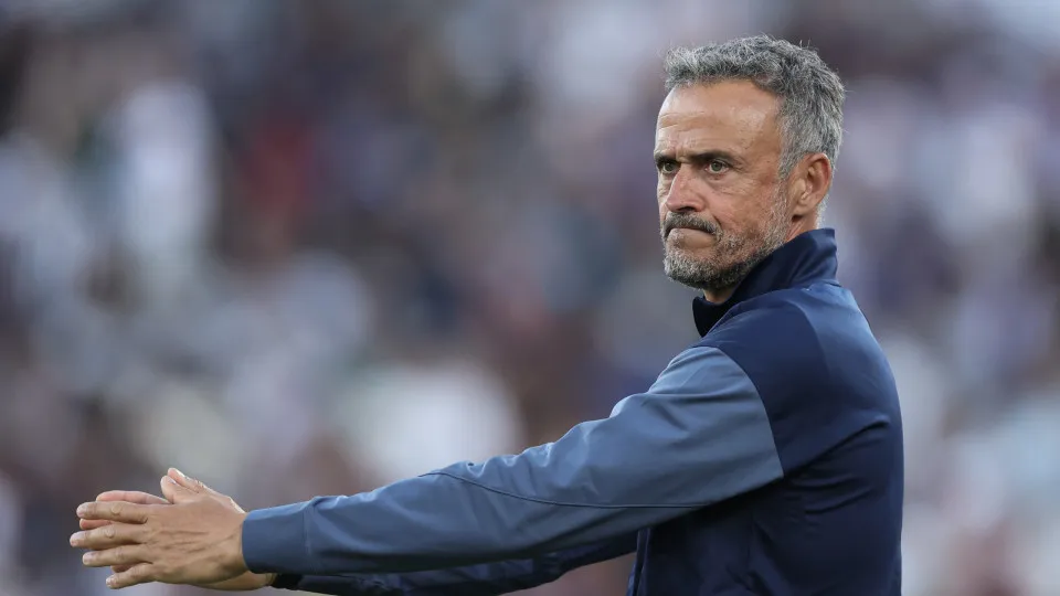 PASADENA, CALIFORNIA - JUNE 19: Luis Enrique, Head Coach of PSG reacts during the FIFA Club World Cup 2025 group B match between Paris Saint-Germain FC and Botafogo FR at Rose Bowl Stadium on June 19, 2025 in Pasadena, California. (Photo by Alex Pantling 