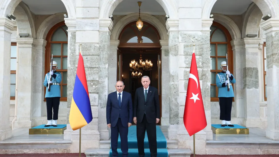 Presidente turco, Recep Tayyip Erdogan, primeiro-ministro arménio, Nikol Pashinyan