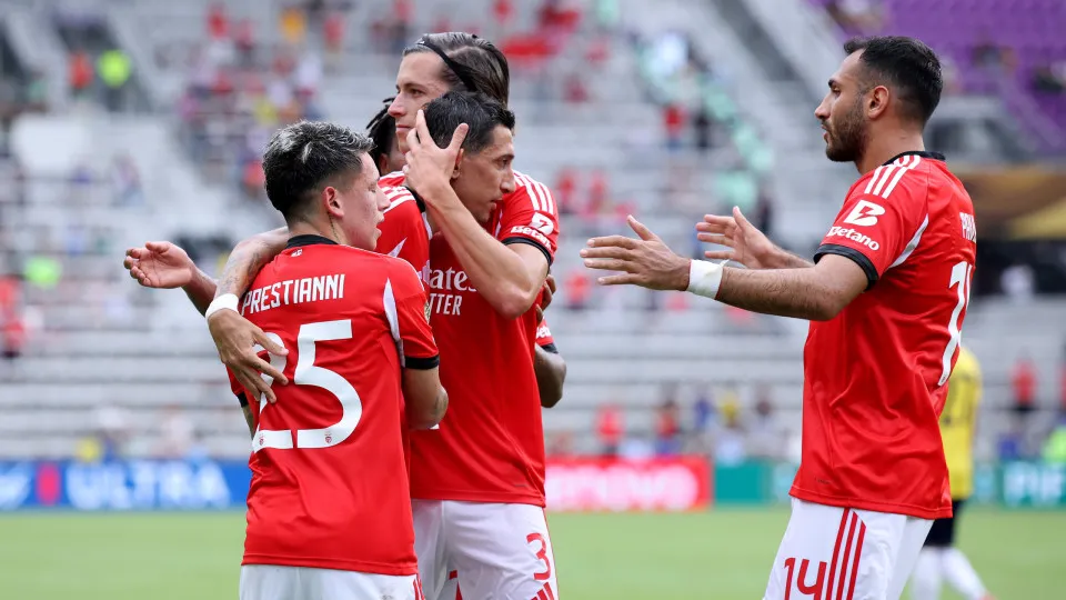 ORLANDO, FLORIDA - JUNE 20: Angel Di Maria #11 of SL Benfica celebrates scoring his team's first goal from a penalty kick with teammates during the FIFA Club World Cup 2025 group C match between SL Benfica and Auckland City FC at Inter&Co Stadium on June 