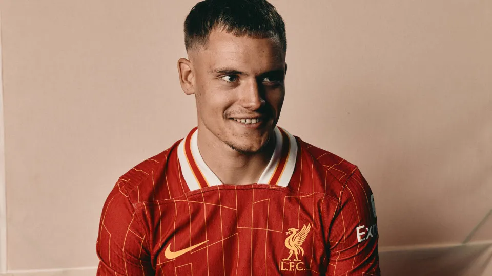 KIRKBY, ENGLAND - JUNE 20: (THE SUN OUT, THE SUN ON SUNDAY OUT) Florian Wirtz is unveiled as a Liverpool player after his signing at AXA Training Centre on June 20, 2025 in Kirkby, England. (Photo by Liverpool FC/Liverpool FC via Getty Images)