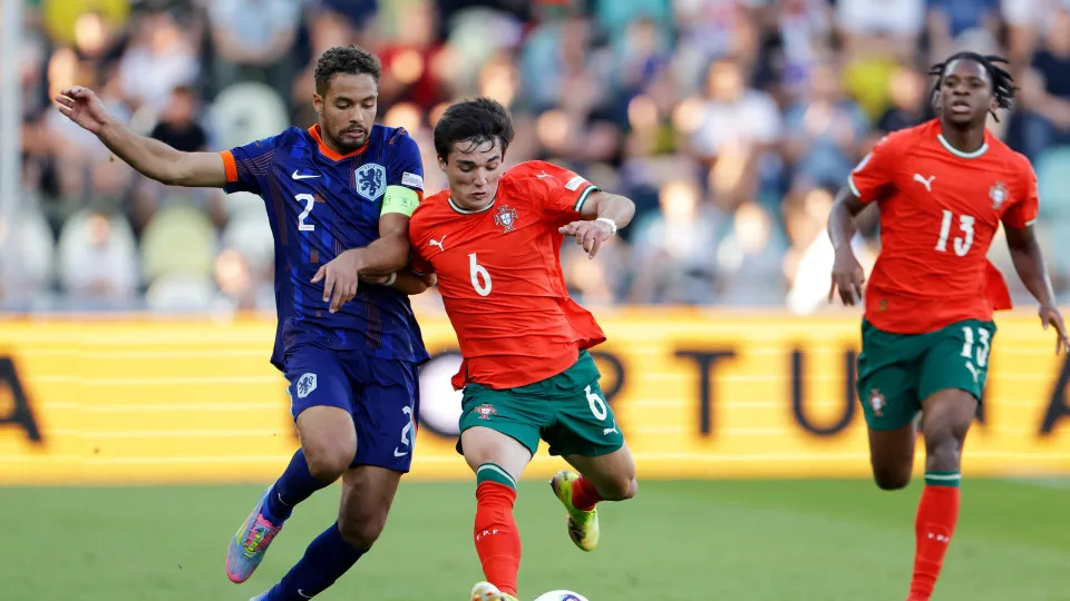 ZILINA, SLOVAKIA - JUNE 21: (L-R) Devyne Rensch of Holland U21, Diogo Nascimento of Portugal U21  during the  EURO U21 match between Portugal U21 v Holland U21 at the MSK Zilina Stadium on June 21, 2025 in Zilina Slovakia (Photo by Jeroen van den Berg/Soc
