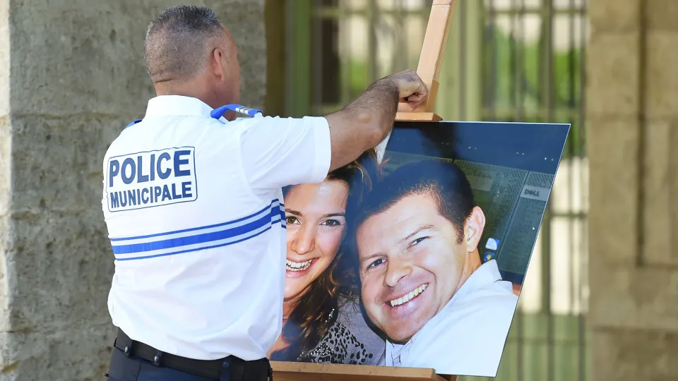 Mohamed Lamine Aberouz Jean-Baptiste Salvaing Jessica Schneider