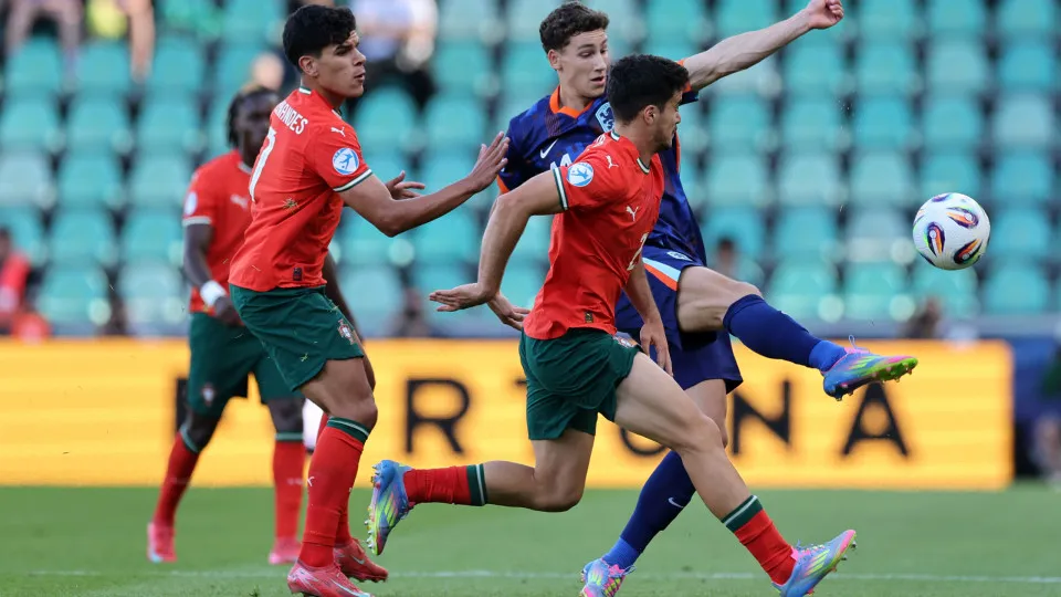 ZILINA, SLOVAKIA - JUNE 21: Ruben Van Bommel of the Netherlands is challenged by Mateus Fernandes and Rodrigo  Pinheiro of Portugal  during the UEFA European Under-21 Championship 2025 Quarter-Final match between Portugal and Netherlands at MSK Zilina Sta