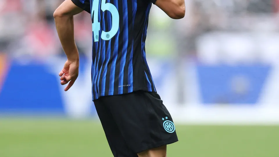 SEATTLE, WASHINGTON - JUNE 21: Valentin Carboni #45 of FC Internazionale Milano celebrates after scoring his team's second goal during the FIFA Club World Cup 2025 group E match between FC Internazionale Milano and Urawa Red Diamonds at Lumen Field on Jun