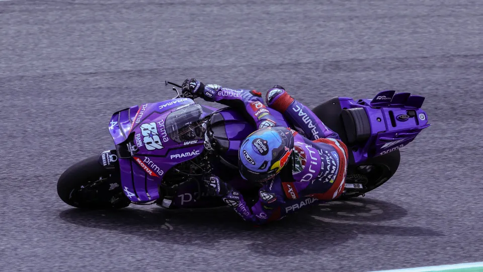 SCARPERIA, ITALY - 2025/06/21: Miguel Oliveira of Portugal and Prima Pramac Yamaha MotoGP competes during the MotoGP GP9 Gran Premio d'Italia Brembo - Tissot Sprint Race at Mugello Circuit. (Photo by Fabrizio Carabelli/SOPA Images/LightRocket via Getty Im
