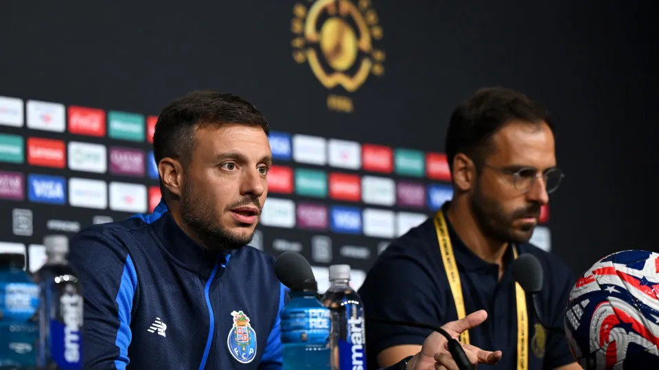 ATLANTA, GEORGIA - JUNE 18:  FC Porto coach Martin Anselmi talks to the media during a Press Conference ahead of their FIFA Club World Cup 2025 match between Inter Miami CF and FC Porto at Mercedes-Benz Stadium on June 18, 2025 in Atlanta, Georgia. (Photo