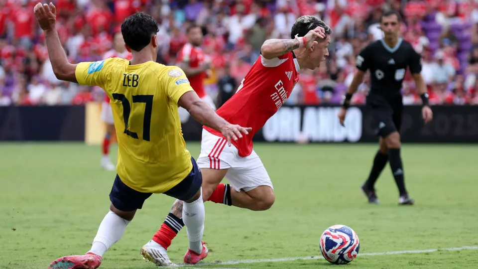 ORLANDO, FLORIDA - JUNE 20: Gianluca Prestianni #25 of SL Benfica is fouled by Haris Zeb #27 of Auckland City FC during the FIFA Club World Cup 2025 group C match between SL Benfica and Auckland City FC at Inter&Co Stadium on June 20, 2025 in Orlando, Flo