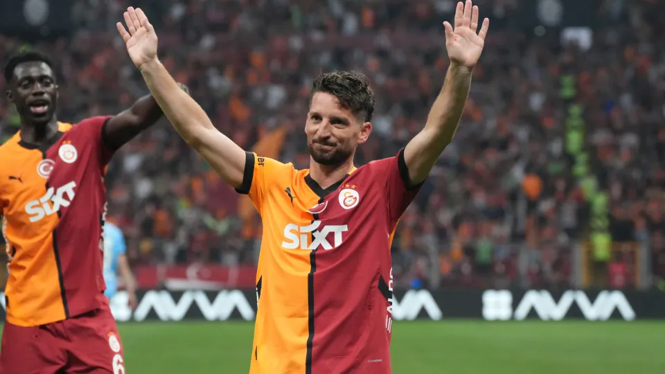 ISTANBUL, TURKEY - MAY 30: Dries Mertens of Galatasaray celebrates after scoring the first goal of his team  during the Turkish Super League match between Galatasaray and Basaksehir on MAY 30, 2025 in Istanbul, Turkey. (Photo by Seskim Photo/MB Media/Gett