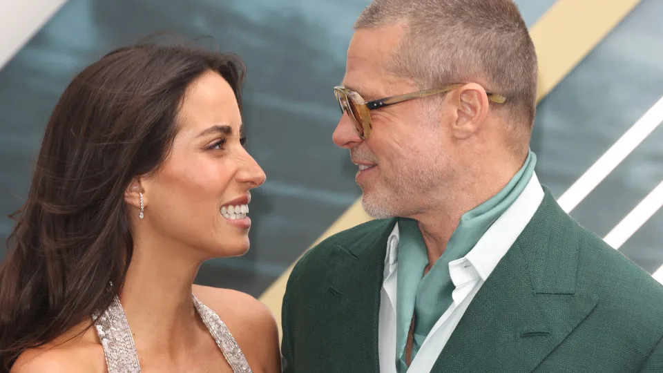 Brad Pitt e Ines de Ramon estão a morar juntos. "Mais felizes que nunca"