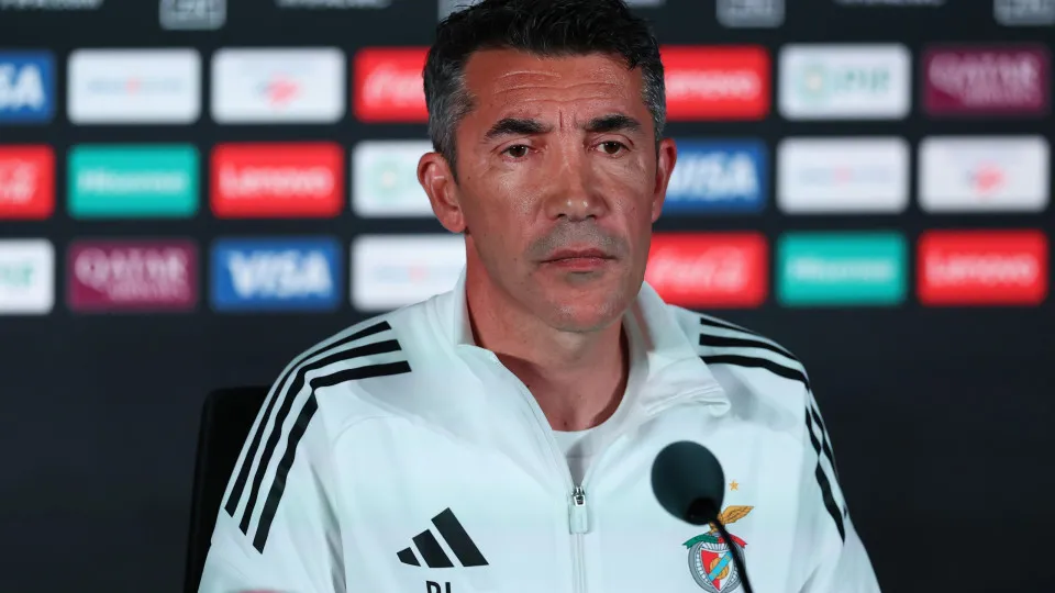 CHARLOTTE, NORTH CAROLINA - JUNE 23: Bruno Lage, Head Coach of SL Benfica faces the media during a press conference ahead of their FIFA Club World Cup 2025 group C match against FC Bayern München at Bank of America Stadium on June 23, 2025 in Charlotte, N