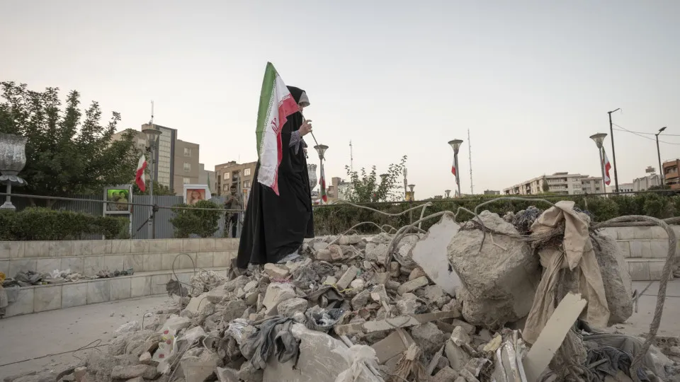 estudante iraniana, bandeira, irão, teerão
