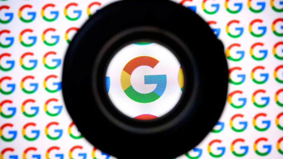Imprensa francesa apresenta queixa contra Google por resumos com IA