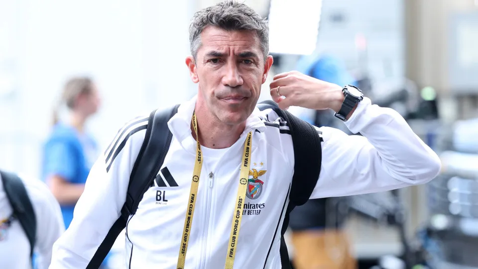 CHARLOTTE, NORTH CAROLINA - JUNE 24: Bruno Lage, Head Coach of SL Benfica, arrives at the stadium prior to the FIFA Club World Cup 2025 group C match between SL Benfica and FC Bayern München at Bank of America Stadium on June 24, 2025 in Charlotte, North 