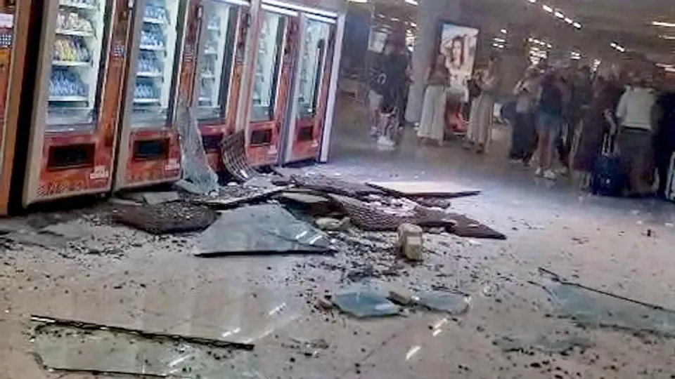 Teto do aeroporto de Palma de Maiorca colapsa junto a recolha de bagagens