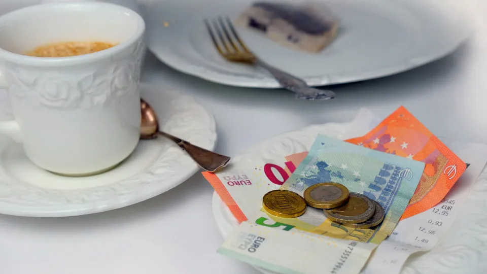 "Cada vez mais comum". É assim que funcionam as gorjetas em Portugal