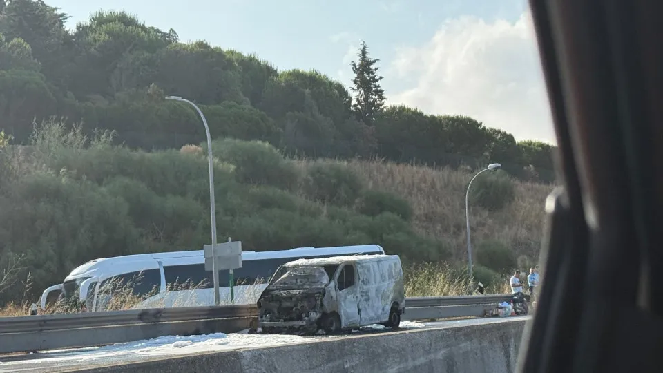 Carrinha  arder Amadora