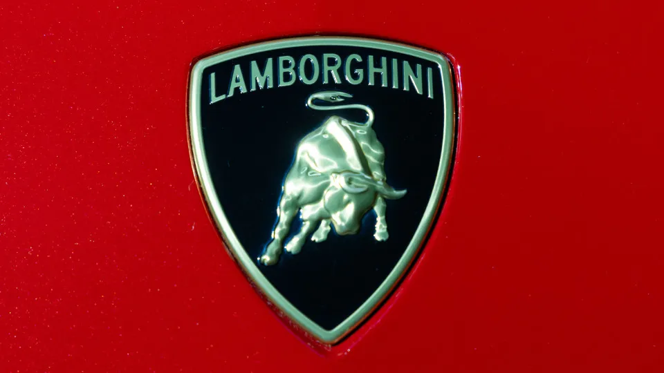 Logótipo da Lamborghini em fundo vermelho