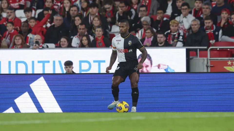 LISBON, PORTUGAL - DECEMBER 8: Pastor of SC Farense during the Liga Portugal Betclic match between SL Benfica and SC Farense at Estadio do Sport Lisboa e Benfica on December 8, 2023 in Lisbon, Portugal. (Photo by Carlos Rodrigues/Getty Images)
