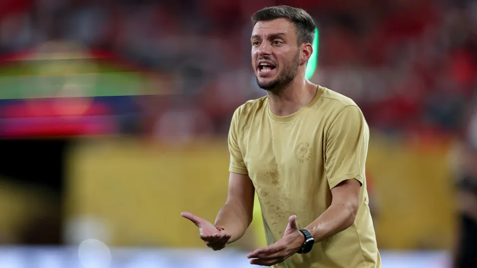 EAST RUTHERFORD, NEW JERSEY - JUNE 23: Martin Anselmi, Head Coach of FC Porto, reacts during the FIFA Club World Cup 2025 group A match between FC Porto and Al Ahly SC at MetLife Stadium on June 23, 2025 in East Rutherford, New Jersey. (Photo by Elsa - FI