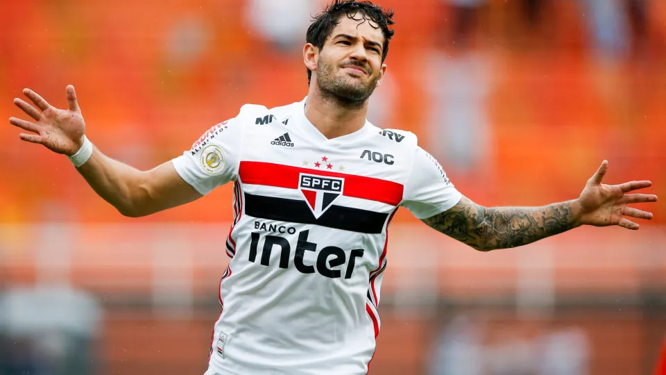 SAO PAULO, BRAZIL - JUNE 02: Alexandre Pato of Sao Paulo celebrates after scoring the first goal of his team during the match against Cruzeiro for the Brasileirao Series A 2019 at Pacaembu Stadium on June 02, 2019 in Sao Paulo, Brazil. (Photo by Alexandre