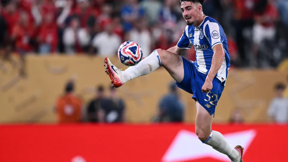 EAST RUTHERFORD, NEW JERSEY - JUNE 23: Martim Fernandes of FC Porto in action  during the FIFA Club World Cup 2025 group A match between FC Porto and Al Ahly SC at MetLife Stadium on June 23, 2025 in East Rutherford, New Jersey. (Photo by Image Photo Agen