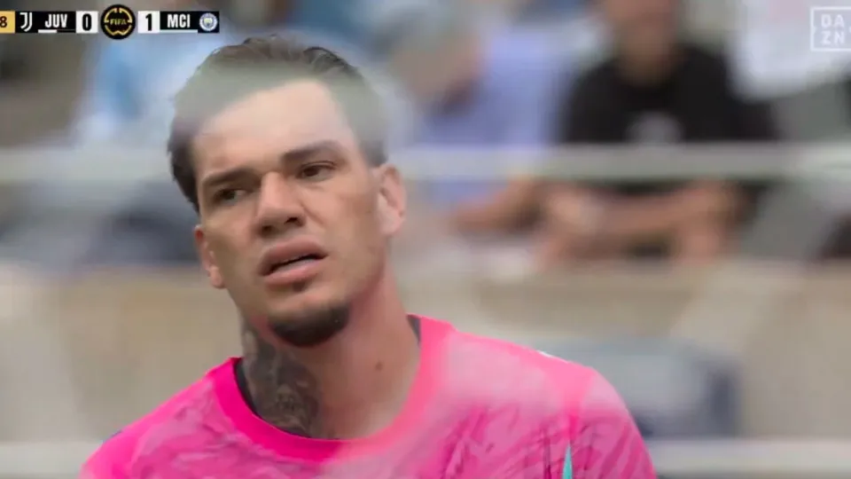 O que se passou, Ederson? Juventus 'tramou' Manchester City neste lance