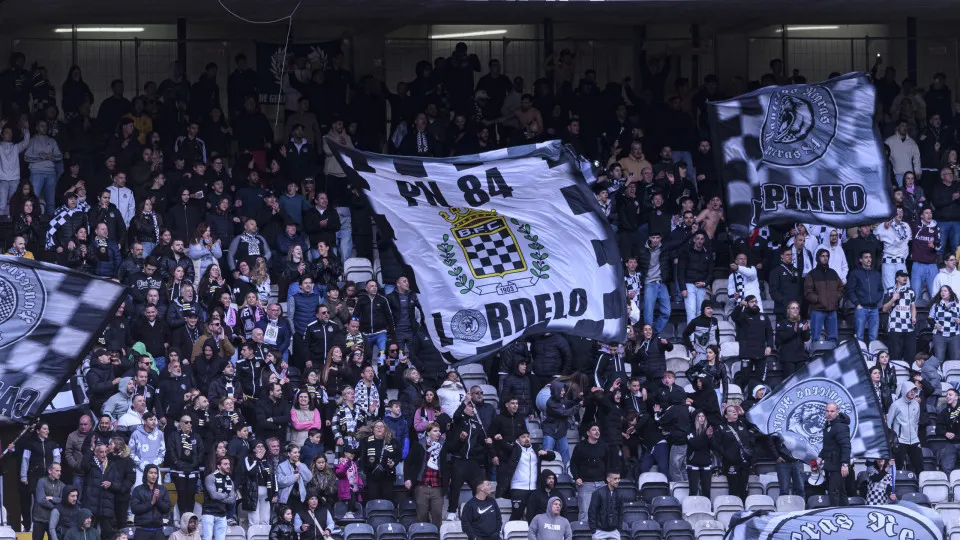 PORTO, PORTUGAL - MARCH 2: Boavista supporters having fun during the Liga Portugal Betclic match between Boavista FC and CD Santa Clara at Estádio do Bessa Sec. XXI on March 2, 2025 in Porto, Portugal. (Photo by Miguel Lemos/Eurasia Sport Images/Getty Ima