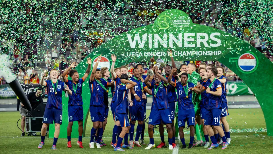 , ROMANIA - JUNE 26: Joeri Heerkens of Holland U19, Givairo Read of Holland U19, Precious Ugwu of Holland U19, Dies Janse of Holland U19, Elijah Dijkstra of Holland U19, Tygo Land of Holland U19, Ayoub Oufkir of Holland U19, Mark Verkuijl of Holland U19, 