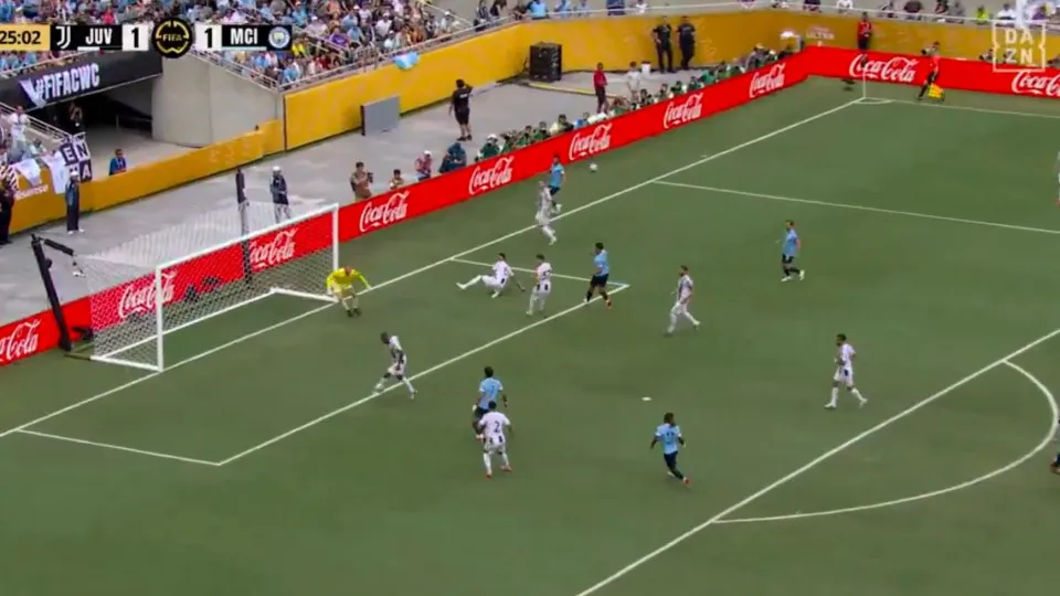 Este vai para os apanhados. Lance surreal no Juventus-City já corre mundo