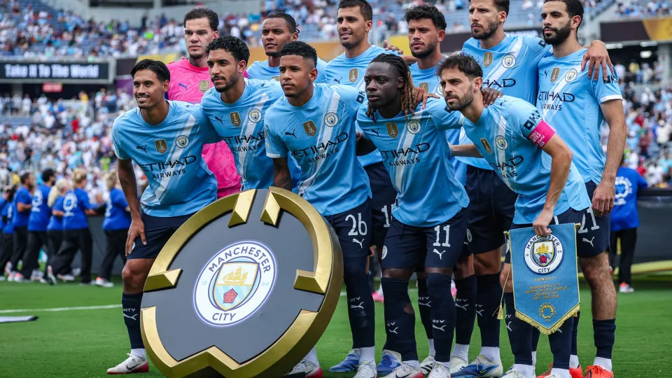 Manchester City players during the team photo before the match between Juventus FC vs Manchester City in FIFA Club World Cup 2025 at Camping World Stadium on June 26, 2025 in Orlando, Florida (Photo by Mohamed Tageldin / Middle East Images via AFP) (Photo